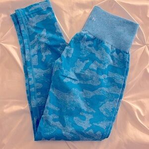 NVGTN Seamless camouflage leggings size medium - Caribbean blue